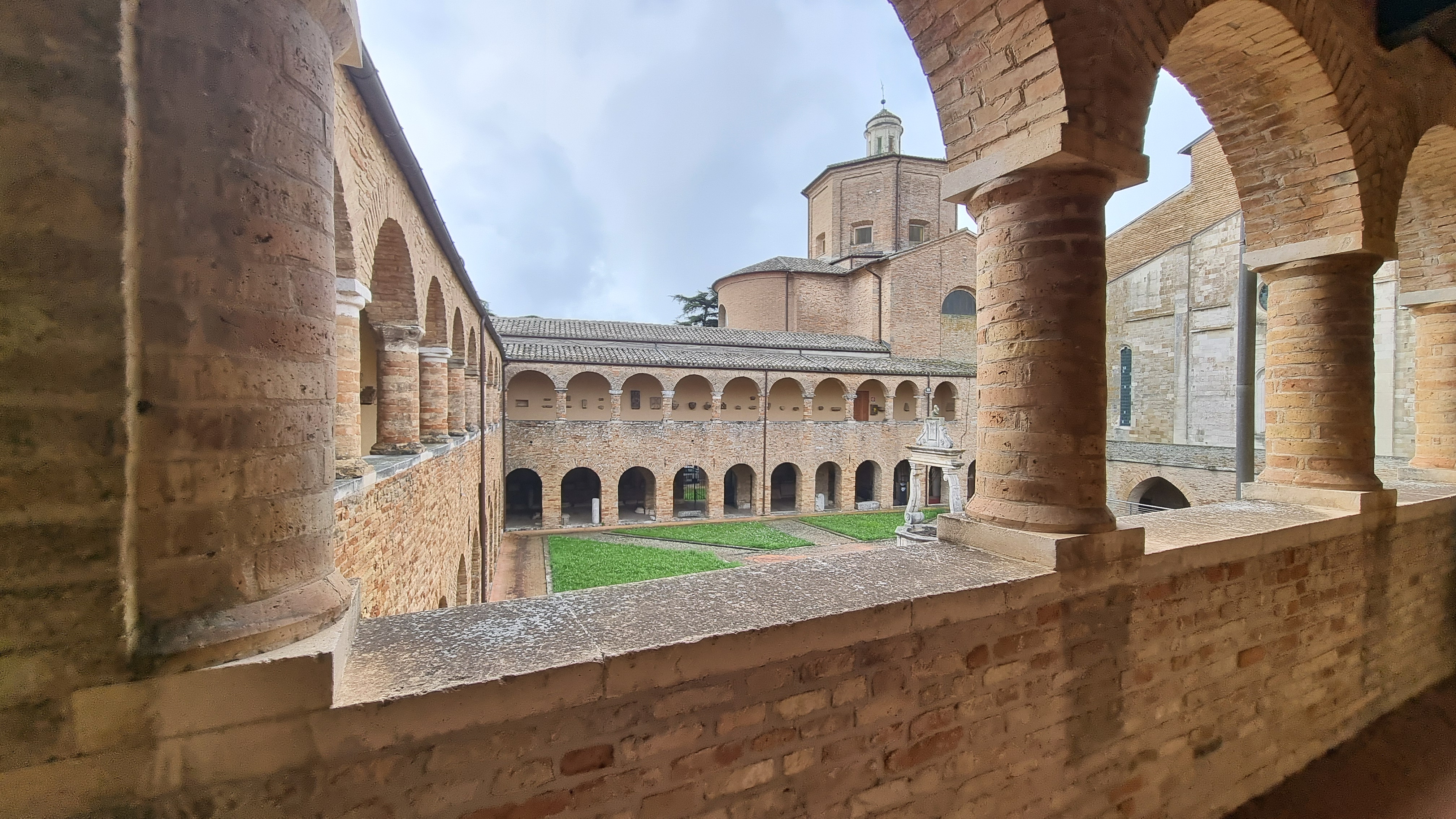 Chiostro cistercense di Atri